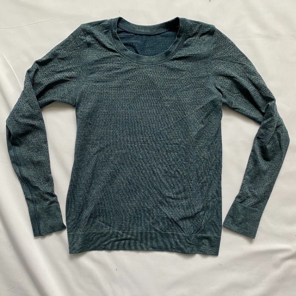 long sleeve mesh Lululemon top size 2